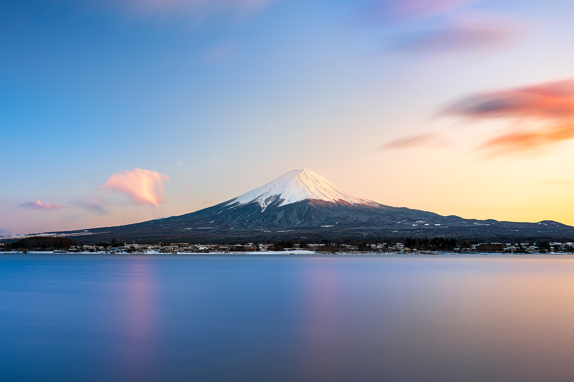 Documentary view of Mount Fuji.