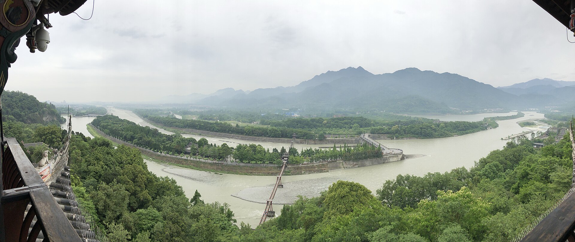 Documentary view of Dujiangyan irrigation system.