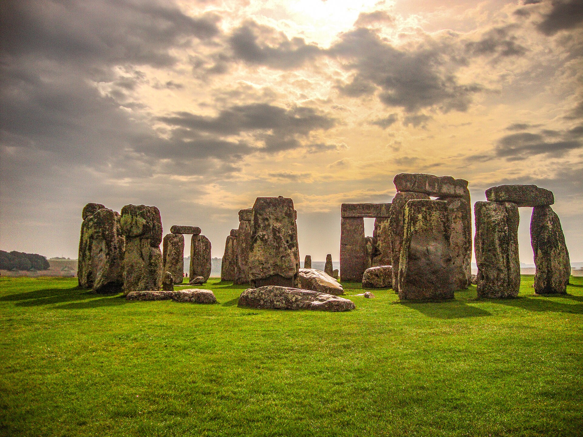 Stonehenge's sarsen circle and trilithons on Salisbury Plain.
