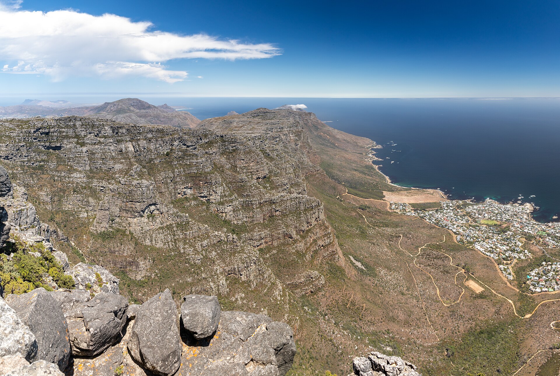 Documentary view of Cape Town and Table Mountain.