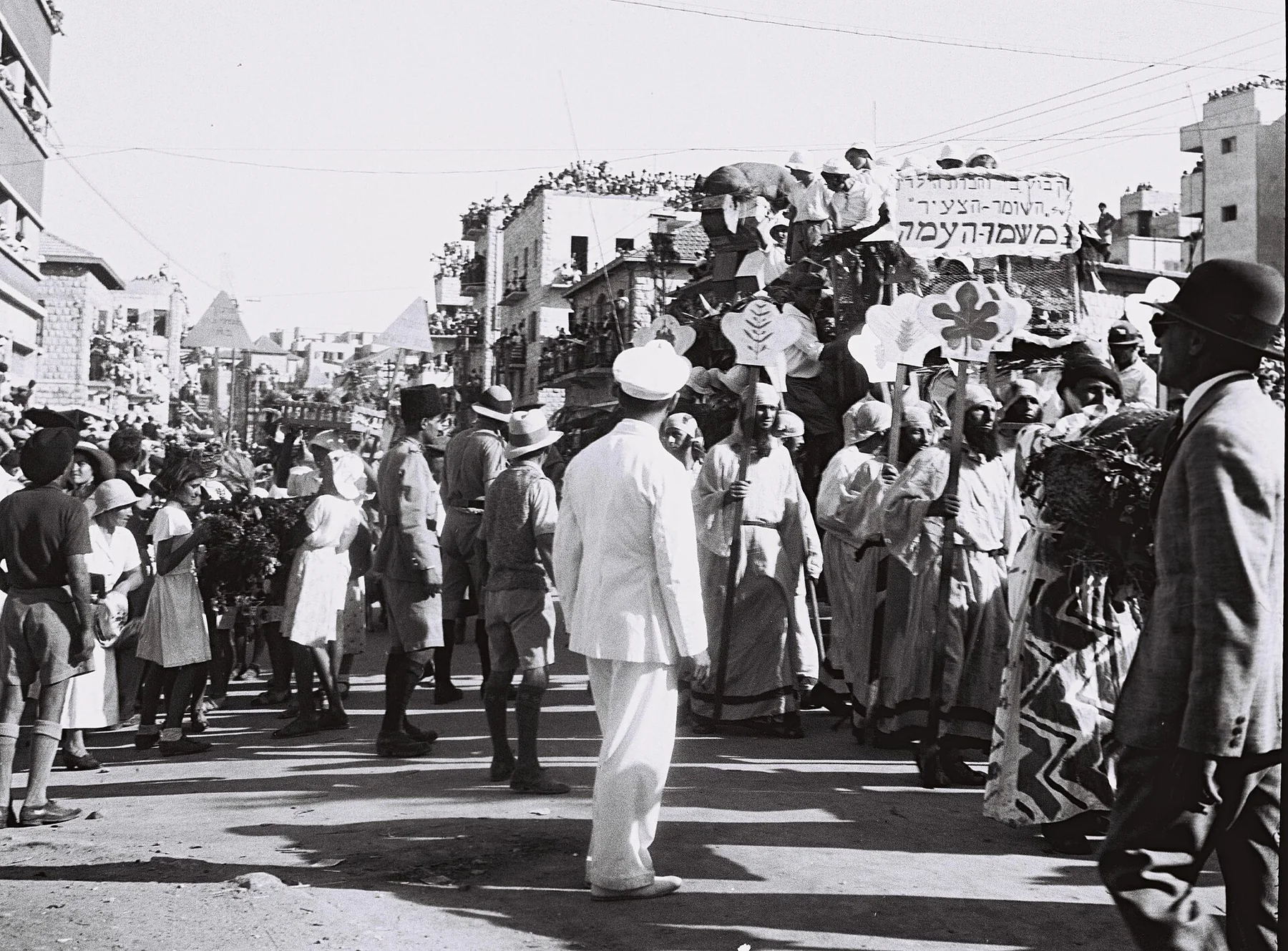 THE "BIKURIM" PARADE IN HAIFA, DURING THE "SHAVUOT" HOLIDAY. חג שבועות. בצילום, חג הביכורים בחיפה.D826-078, an archival visual related to Why Do We Have Public Holidays.
