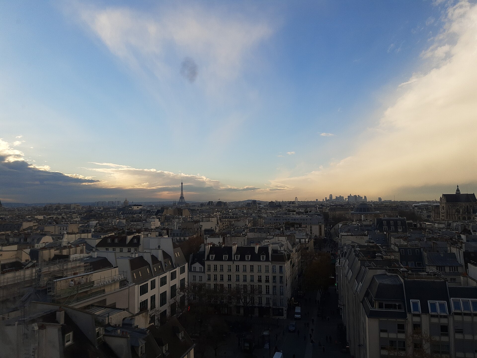 Centre Pompidou's exposed structural and service systems.