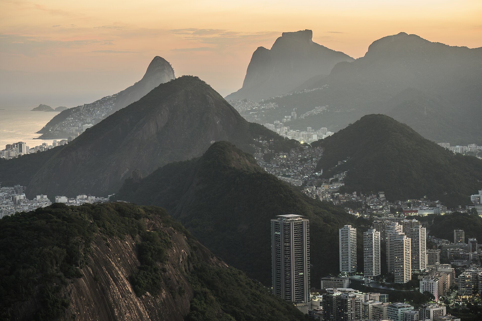 Documentary view of Rio de Janeiro between mountain and sea.