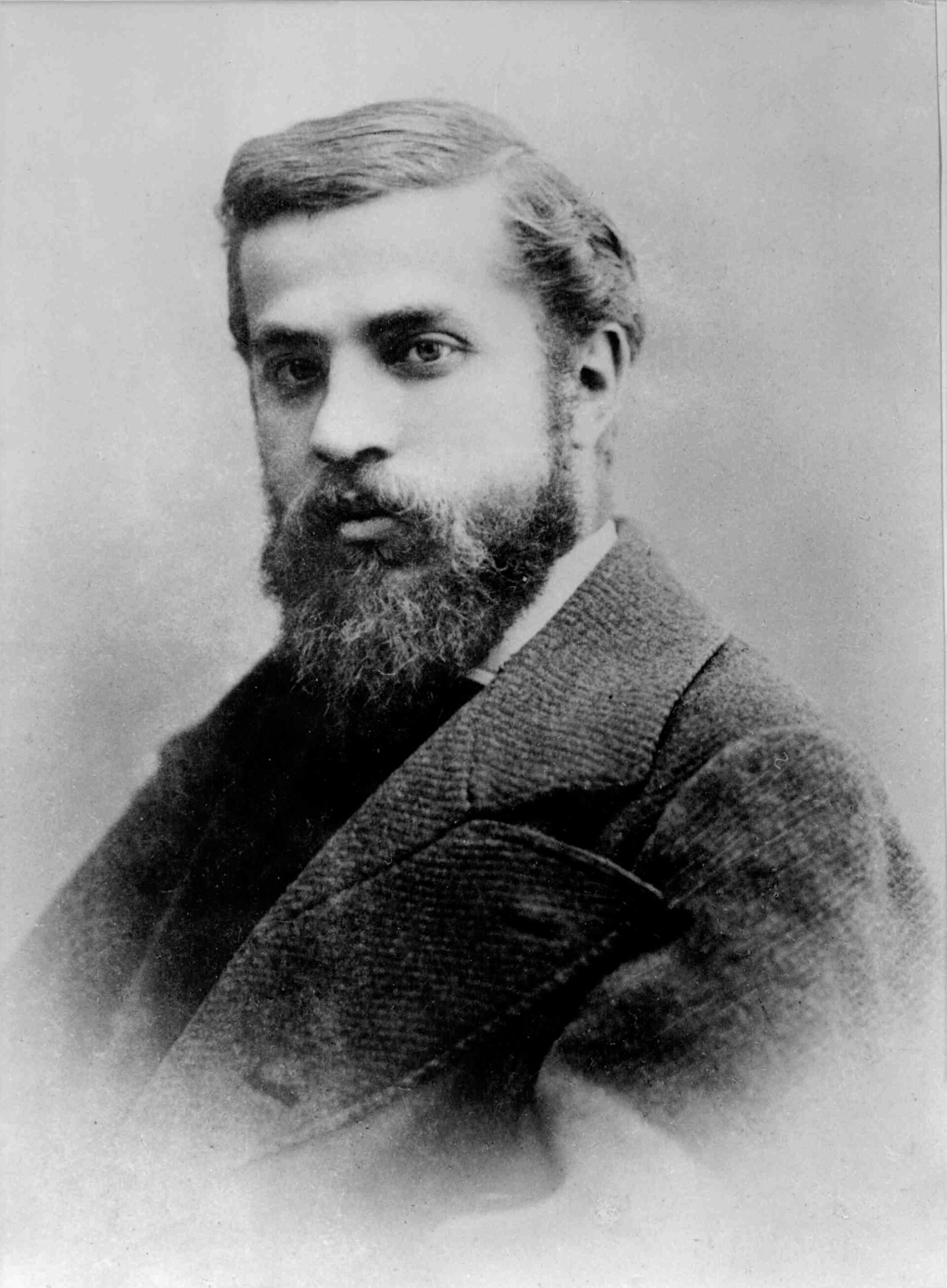 Portrait photograph of Antoni Gaudí i Cornet.