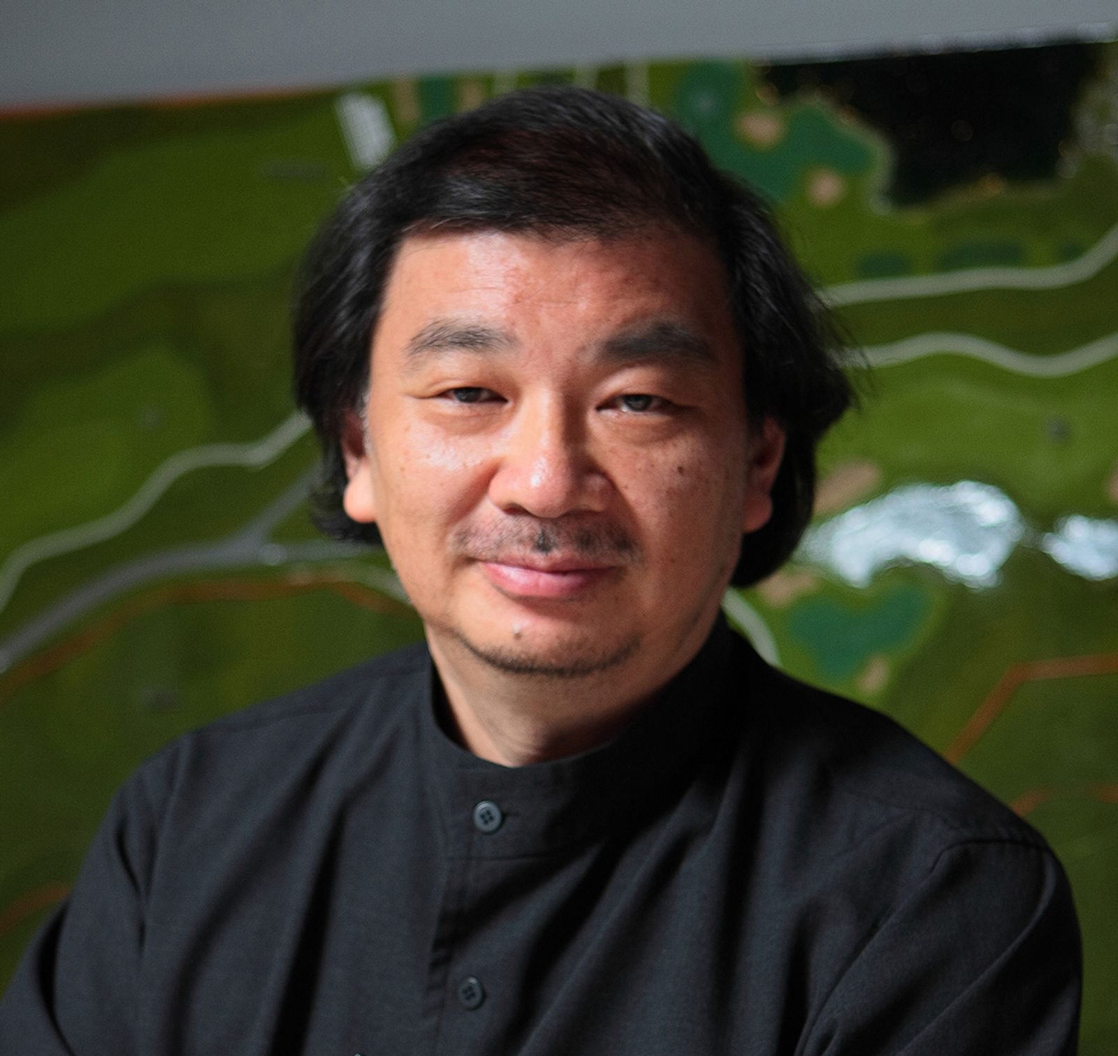 日本建築師坂茂。