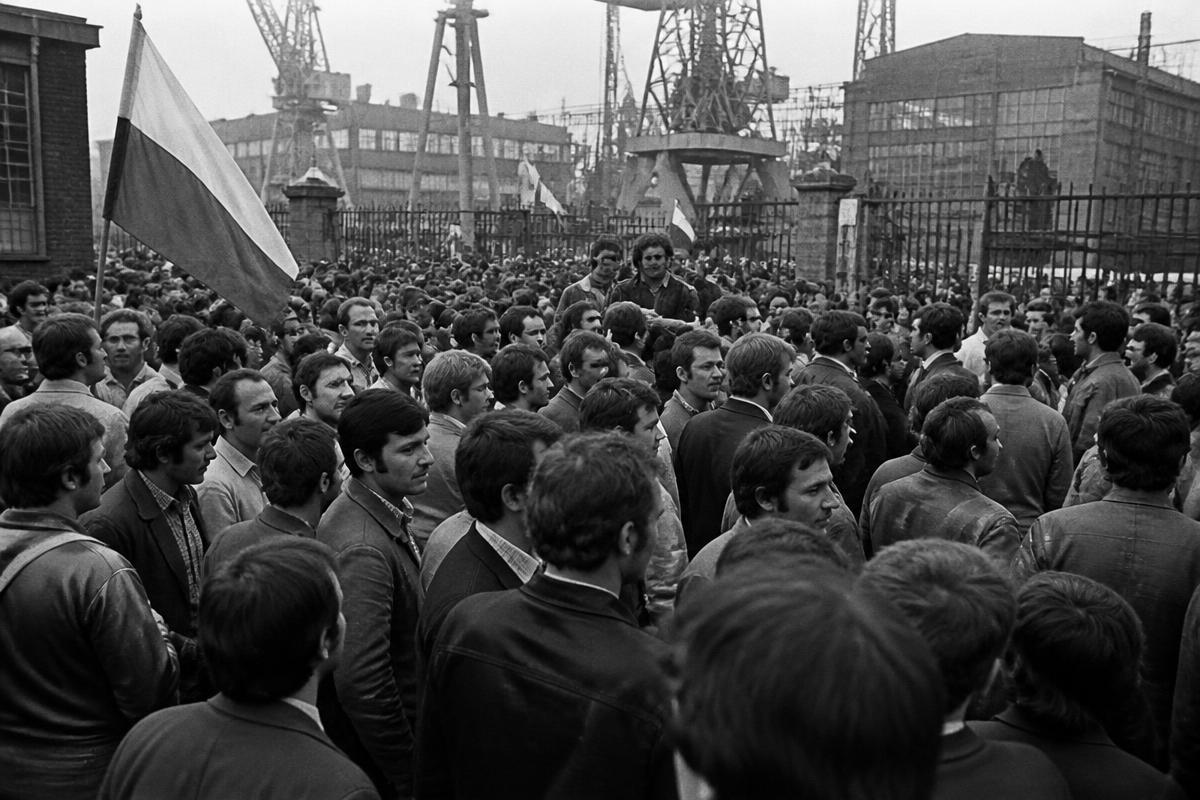 Original editorial illustration of Polish shipyard workers gathering during the Solidarity movement.